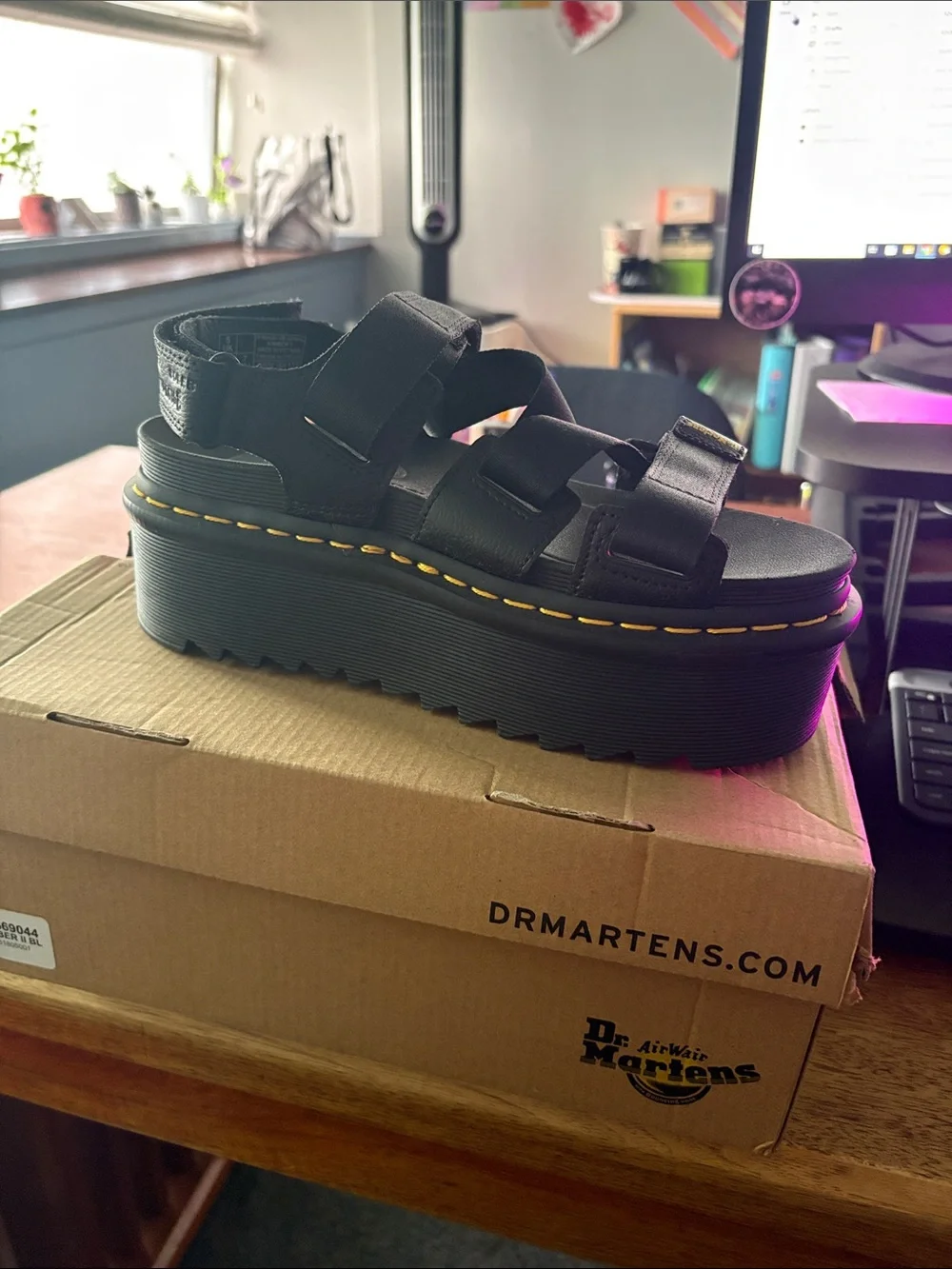 Dr. Marten Kimber ll strapped platform sandals